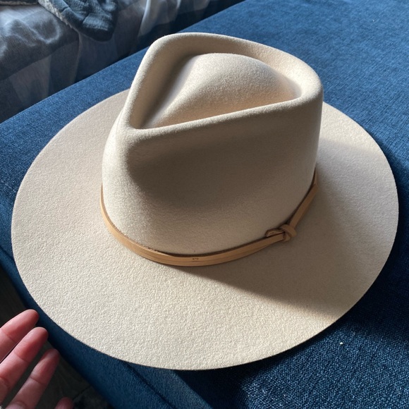 West von hat - Picture 1 of 2